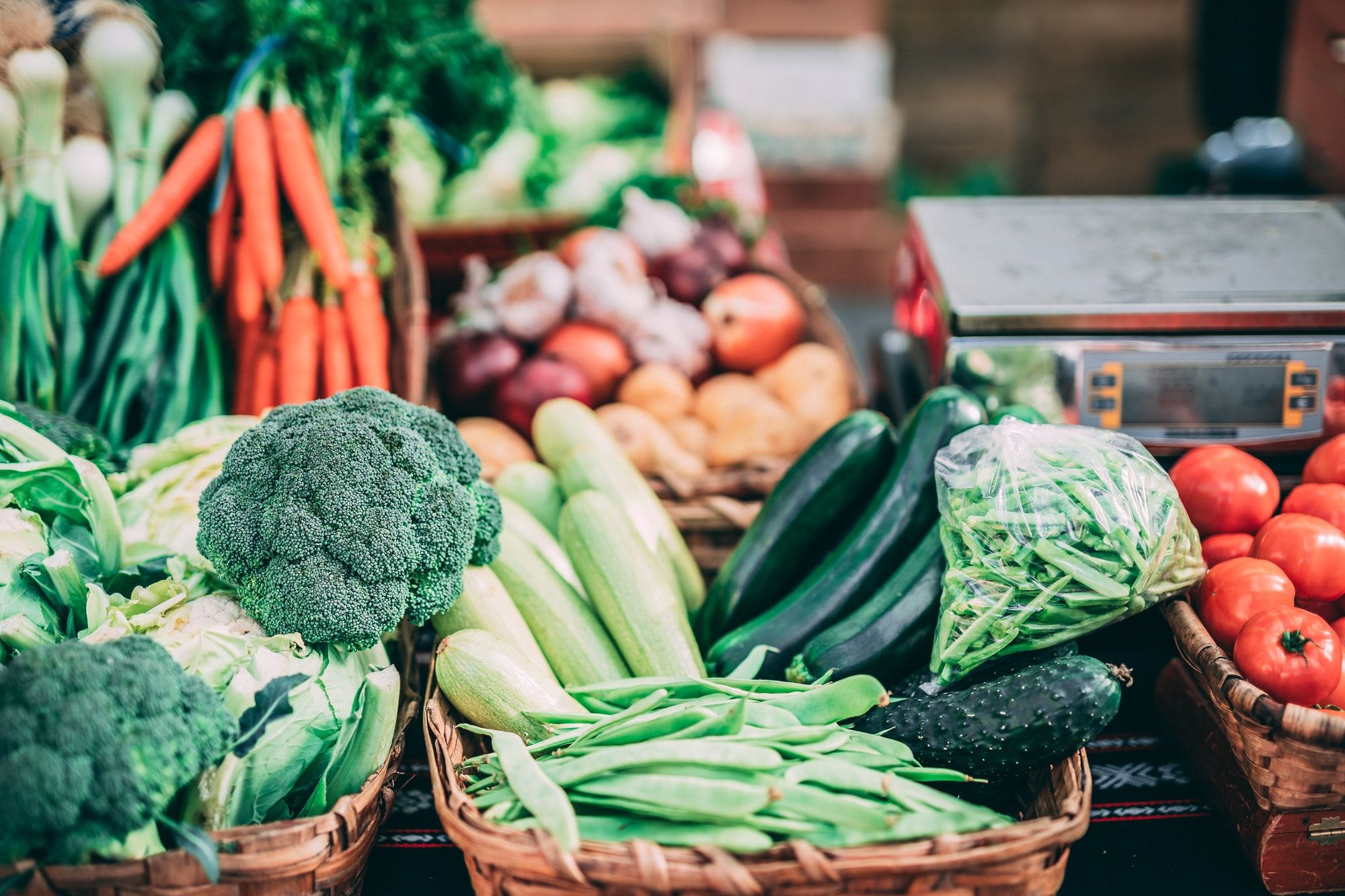 How to Store Fruits and Vegetables So They Last Longer (Plastic-Free)